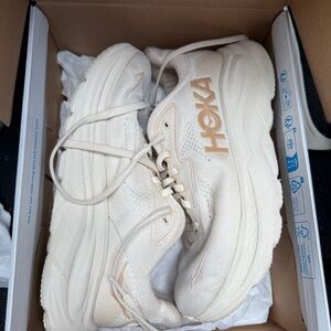 Hoka Clifton 10 in Vanilla size 6B